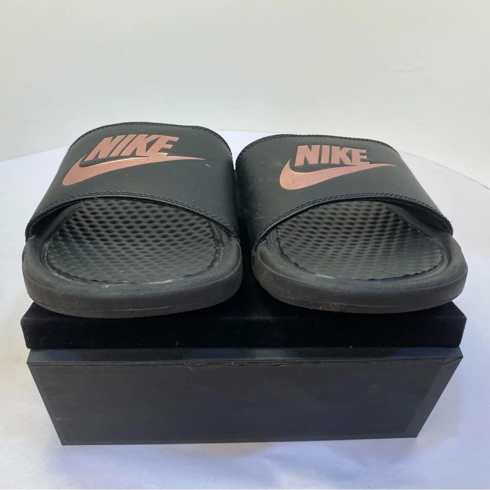 Nike Benassi JDI Slide Sandals Black Rose Gold Logo US 6 Comfort Slides